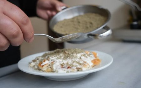 Fakirlikten ortaya çıkan yemek şimdi vazgeçilmez oldu. Simit ve kemik suyuyla hazırlanıyor