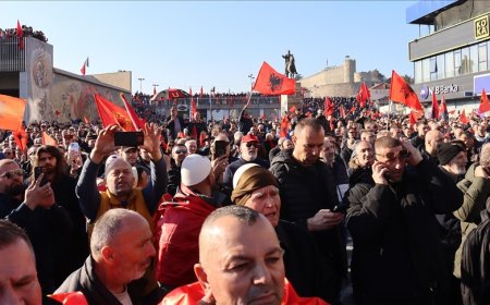 Lahey'de yargılanan eski Kosova Kurtuluş Ordusu komutanları için Üsküp'te destek gösterisi