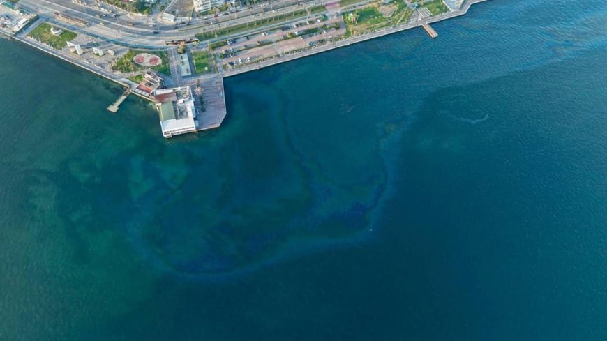 İzmir Körfezi'nde atık döktüler